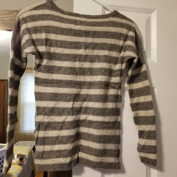 Gray and white sweater - Picture 5 of 5